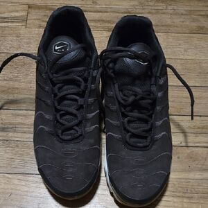 Nike Brown Low-Top Sneakers for Versatile Wear